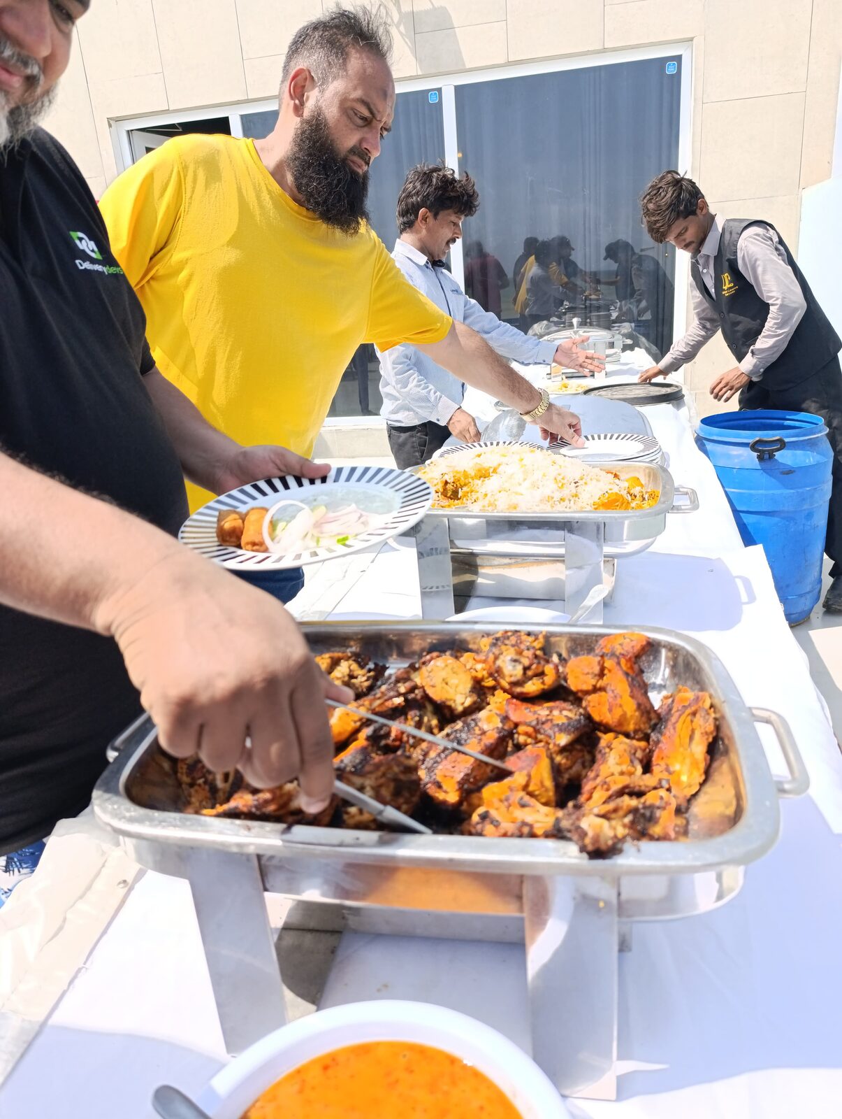 Deliverydevs picnic 2024: serving from the buffet